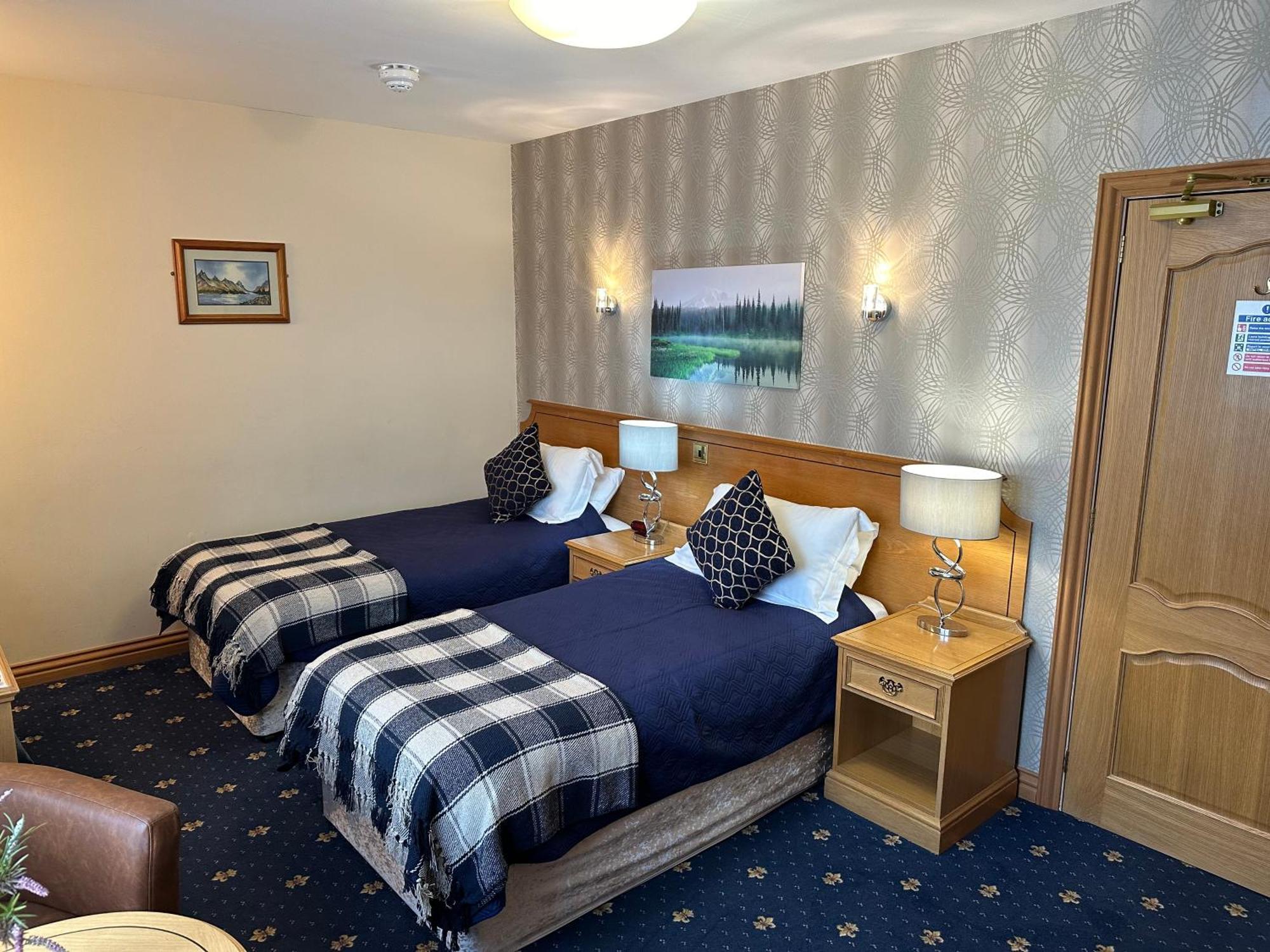 The Glen Hotel Newtonmore Esterno foto