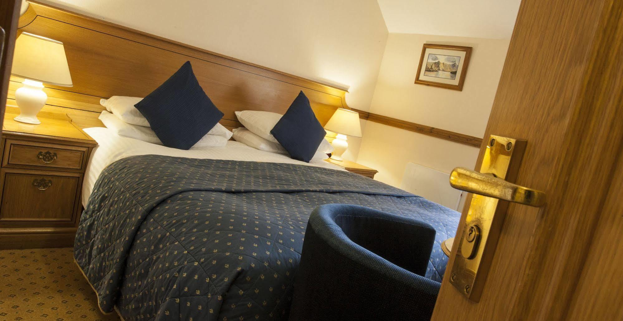 The Glen Hotel Newtonmore Esterno foto